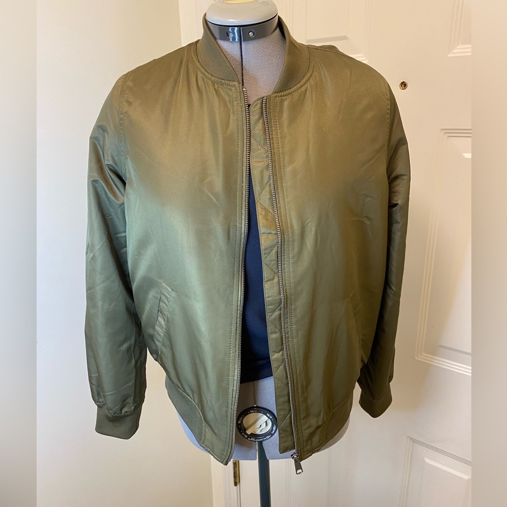 Forever 21 khaki green bomber jacket Unisex size medium